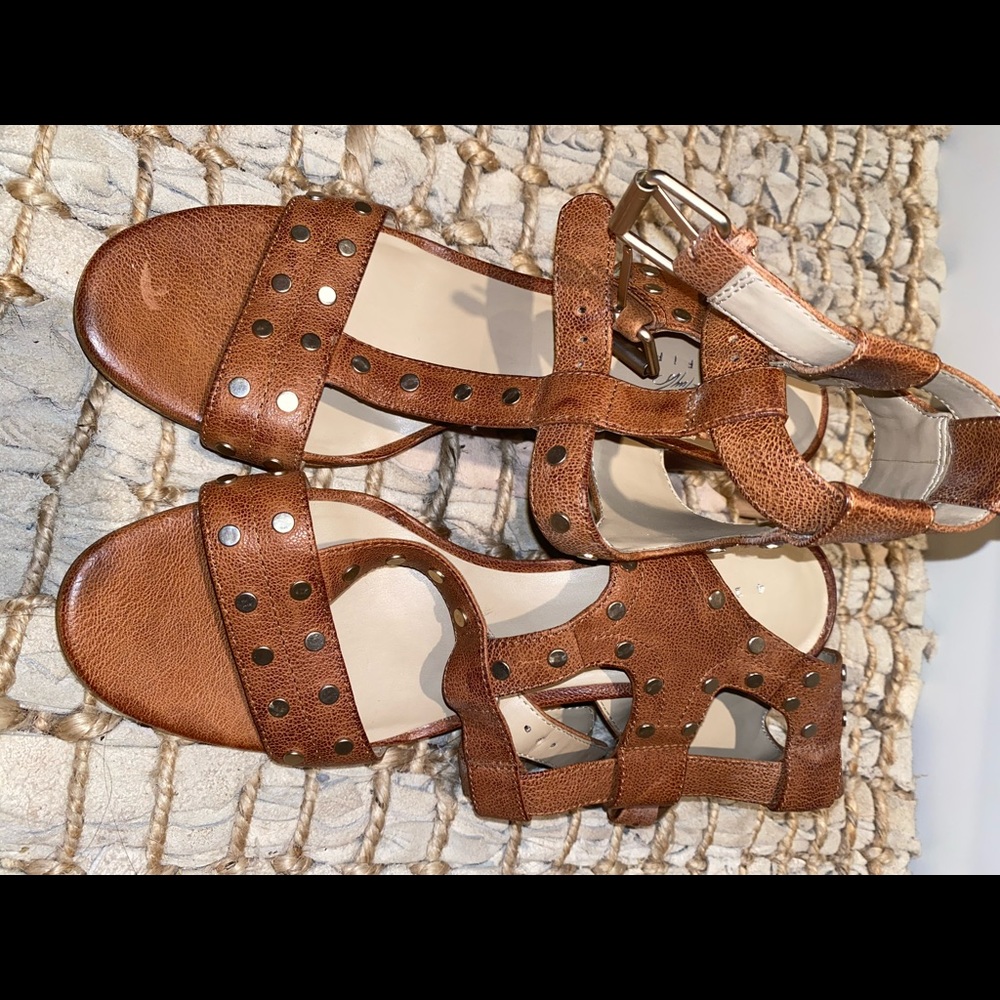 Lord & Taylor brown leather gladiator heels 🤎